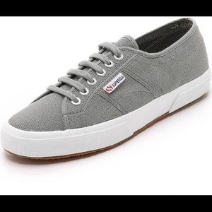 Gray Supergas
